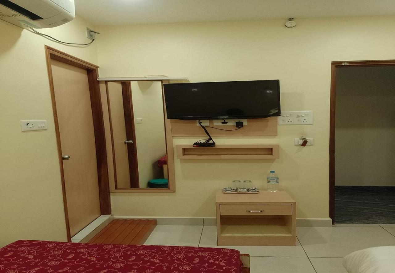 Nadanam Inn 蓬蒂切里 外观 照片