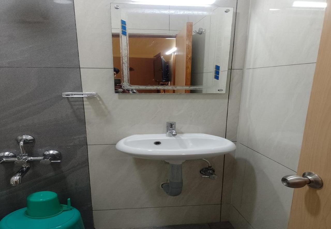 Nadanam Inn 蓬蒂切里 外观 照片